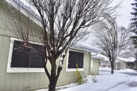 Plumas Pines Escape - Golf Views + Coffee Bar + Games + Family Friendly