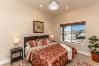 AMAZING LAKE VIEWS AND POOL!!