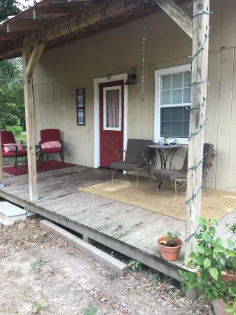 Cozy Cabin by the Pond