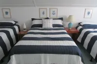 Just steps to the beach, bar, and playground park!