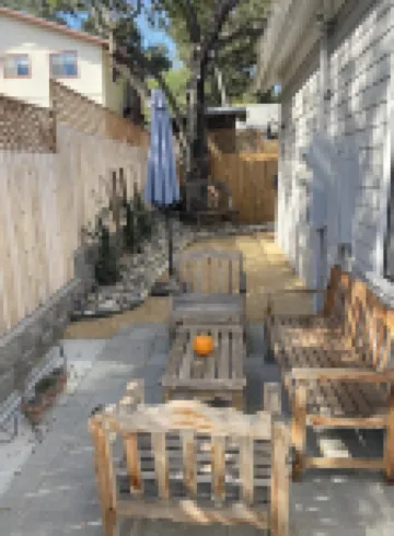 Downtown Cozy Cottage, two blocks from downtown and new!