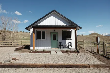 Farm stay near Yellowstone, Livingston, Bozeman, hiking, fishing, skiing