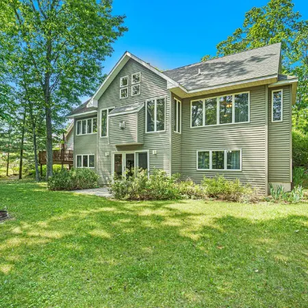 Glen Arbor Getaway • Brand New Air Conditioning! • Dog Friendly!