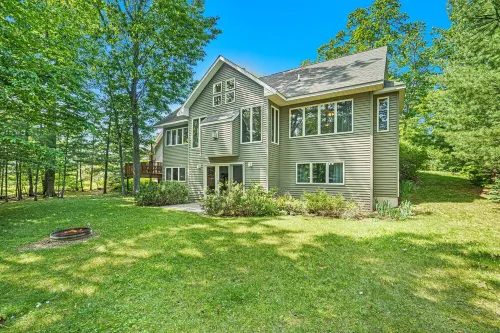 Glen Arbor Getaway • Brand New Air Conditioning! • Dog Friendly!