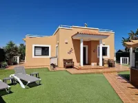 Luxury 3 bedroom villa overlooking golf course with private pool and Wi-fi