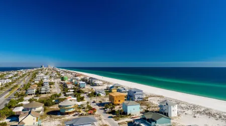 Paradise Shores 5/4 bedroom 3/2 bth sleeps up to 19! Private pool Отели рядом с достопримечательностью «Pensacola Beach Gulf Side Artificial Reef»