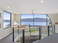 Quarry Hill Lookout ..... scenic views, luxurious amenities, relaxing atmosphere Hotels in Geeveston
