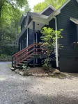 THE LOVERLY - Your Romantic Love Nest - hot tub, 3 fireplaces, 2 bath,  gazebo