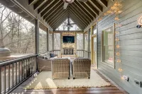 Upscale Big Canoe w/ Mountain View & hot tub. close to Wildcat amenities