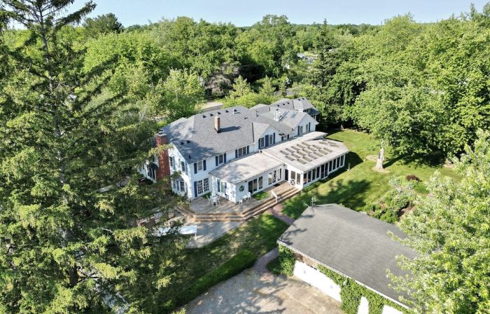Newly Renovated, 7700 Sq. Ft,  8Br, 7BTH, Heated Pool, Hot Tub, Arcade Game Barn