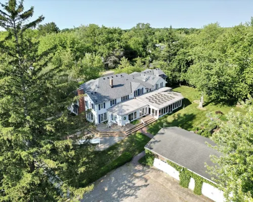 Newly Renovated, 7700 Sq. Ft,  8Br, 7BTH, Heated Pool, Hot Tub, Arcade Game Barn Hotels in Chikaming Township