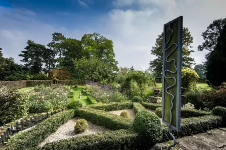 Peaceful Quality 2 bedroom/2 bathrooms Country House Apartment:beautiful garden Отели в г. Росс-он-Уай