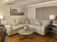 Williamsville Village Farm House  Convenient location for visting  Niagara Falls - 3-Star