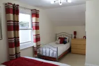 LUXURY PENTHOUSE APARTMENT ALONG  ILFRACOMBE SEAFRONT! GREAT FOR FAMILIES ! Hotel dekat Heddon Valley