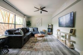 Quiet 1-Story Townhome off I-75 by UF, Shands, VA, Celebration Pointe &Shopping!
