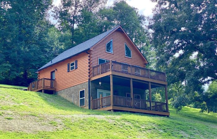 Smoky Hideaway • 2Bed 2Bath Cabin • Peaceful Retreat