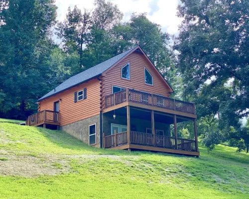 Smoky Hideaway • 2Bed 2Bath Cabin • Near Bike Trail Hotels in Townsend