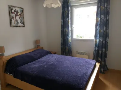 Very quiet and secure Apt 5mn walk from terms