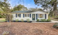 Cozy Cottage + Yard, Near Downtown, Parks & Trails, 15 min to Parris Island