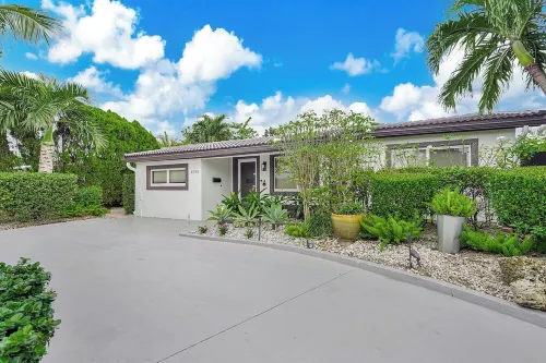 Newly Remodeled Beach Area Villa Cabana with Heated Pool