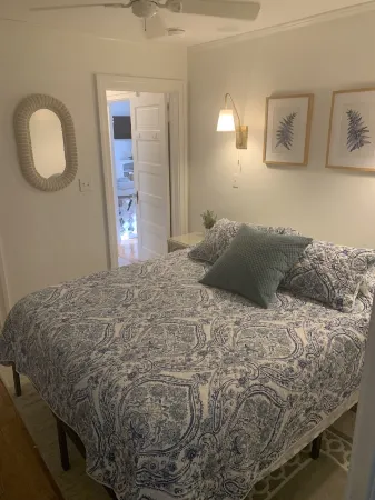 Winter Rental Only - Charming Sears & Roebuck Bungalow Cottage Отели в г. Кэмден