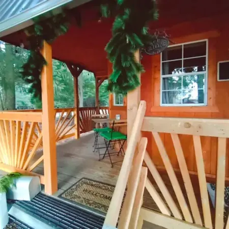 Cabin in the Cedars.Close to Lake,Town & Mountain