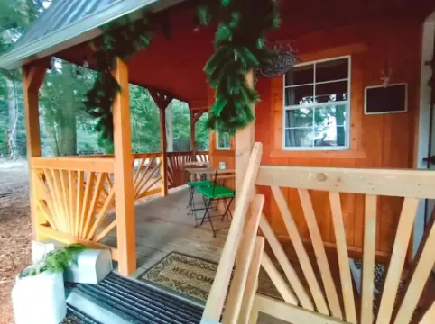 Cabin in the Cedars.Close to Lake,Town & Mountain