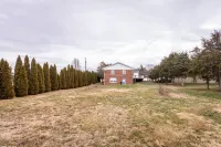 Family friendly house close to college campuses, hiking, Massanutten, and more.