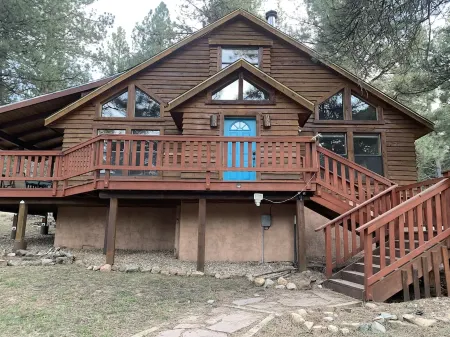 Enjoy the hot tub under the stars and ponderosa pines!