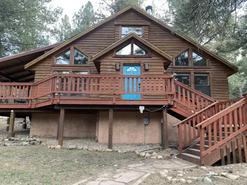 Enjoy the hot tub under the stars and ponderosa pines!