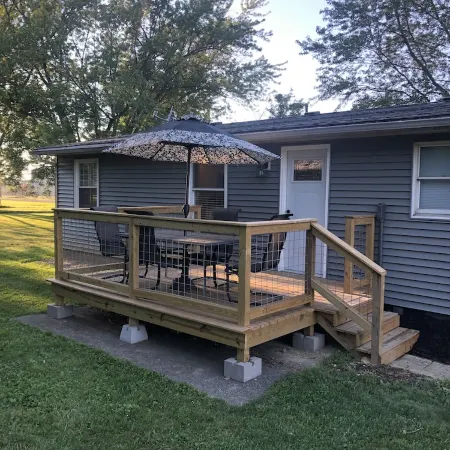 Quaint recently renovated house walking distance to  Lake Shore Park.
