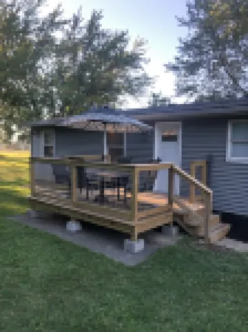 Quaint recently renovated house walking distance to  Lake Shore Park.