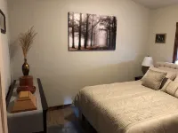 River Rest Luxury Cabin - The Ruby. Beautiful River and Mountain Views!!