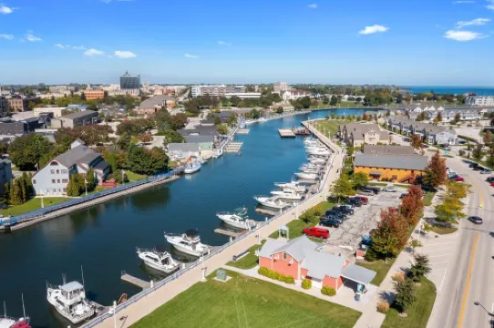 Malibu of the Midwest Condo steps from the Lake