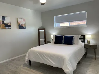 Holiday Ready Cozy Home 3BR/2BA near shopping hospitals and more Hotel dekat SISD Student Activities Complex