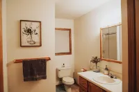 Fireplace, Large Deck with Panoramic Views, 3BR + 3BA, new carpet and blinds