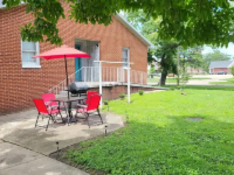 1500 Sq.ft. of Quaint Comfort in the heart of Olney close to downtown! 奧爾尼酒店