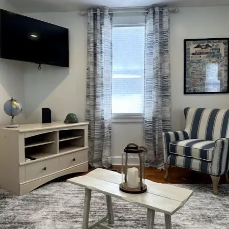 Down Town Salem brand-new 1bdr apt
