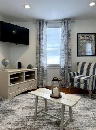 Down Town Salem brand-new 1bdr apt