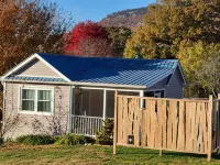 The Cook's Wall Cabin Hotels in Stokes County