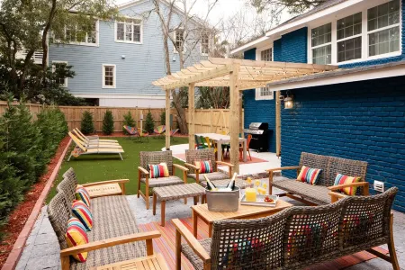 Steps from the beach, extraordinary luxurious home and perfect outdoor space Отели в г. Айл оф Палмс