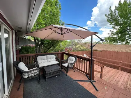 “Relax Home” 5 min away from downtown and 38 min from Fabulous Lake Tahoe. Отели рядом с достопримечательностью «Парк Ранчо Сан Рафаел Офф-Лиш Дог»