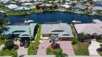 Punta Gorda Canal Waterfront I Pool, Kayaks, Bikes, Boat Dock Hotels near Copperfish Books