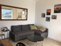 Beautiful and bright apartment with lovely view of Cassis Bay and feet in water