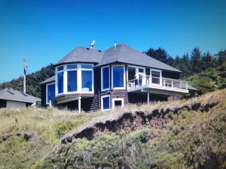 Where Views, Stars & Wildlife Meet: Your Secluded Cliffside Escape Awaits! Отели рядом с достопримечательностью «Яхайк Трейл»