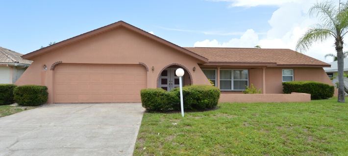 Home on the water w/ pool and dock Hotels in Apollo Beach
