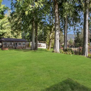 Lake Front Retreat at Cain Lake