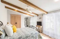 The Baby Blue Cottage - Fixer Upper, Season 3 Hotels near Walmart Supercenter