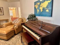 Spacious, FREE Private Heated Pool, Great Location! 10+ Guests & Pet Friendly