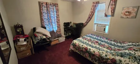 Charming 2-bedroom house with WiFi, AC in superb Greenwich Township